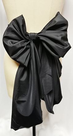 "EASY LAYAWAY IS AVAILABLE Original Price $139.99 A fabulous huge taffeta wrap around belt with extremely wide streamers and bow. It is shown on a Rimini emerald green satin and black velvet dress as an example and also to show the size but it is not included with the dress nor is the dress included with the belt. The dress is shown under \"Evening Gowns - Formal Wear.\" It is extremely professionally well made and came off an expensive vintage evening gown. The bow measures 11-1/2\" across and Waist Belt Outfit, Xmas Dress, Vintage Evening Gowns, Bow Tie Dress, Bow Skirt, Ribbon Belt, Bow Belt, Ribbon Dress, Wrap Belt