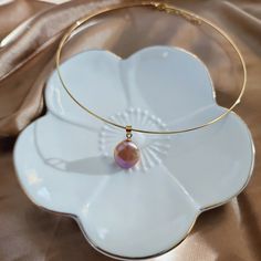 This Choker necklace with a big baroque pearl pendant/Natural pink baroque pendant necklace/Rectangle Baroque pearl pendant is simple and beautiful. It is made with an 18k gold collar choker and a big purple flat coin Baroque pearl pendant.  This stunning piece is the perfect blend of modern sophistication and timeless grace. The choker is crafted from high-quality stainless steel, known for its durability and hypoallergenic properties, making it ideal for sensitive skin. The robust material ensures your necklace resists tarnishing and maintains its gleam through day-to-night wear.  The centerpiece of this exquisite choker is the sizable pearl, boasting a captivating sheen that adds a touch of luxury to any outfit. Whether dressing up for a special occasion or elevating your everyday style Elegant Handmade Iridescent Crystal Necklace, Gold Baroque Pearl Choker Necklace, Pink Pearl Charm Pendant Necklaces, Baroque Pearl Choker Jewelry Gift, Pink Pendant Necklaces With Pearl Charm, Gift Pearl Choker With Pearl Pendant, Pearl Choker With Pearl Pendant For Gifts, Pearl Choker With Pearl Pendant As Gift, Pink Pearl Pendant Necklace For Gift