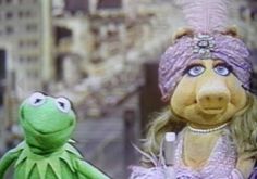 miss piggy and kermie the frog in muppetland