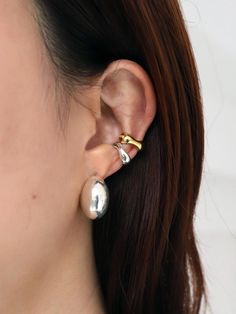 Unique and elegant accessories that will embellish your outfit - Voluminous earcuff- Adjust to fit the ear snugly, then gently secure it in place.- Engraved with AGHM on the back side. Classic Silver Single Cartilage Earring, Classic Silver Tarnish-resistant Cartilage Earrings, Classic White Gold Single Ear Cuff, Classic Silver Ear Cuff For Pierced Ears, Elegant Sterling Silver Clip-on Ear Cuff, Classic Sterling Silver Single Ear Cuff, Silver Sterling Silver Tarnish Resistant Ear Cuff, Silver Sterling Silver Tarnish-resistant Ear Cuff, Classic Silver Tarnish Resistant Ear Cuff