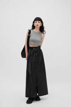 Vancouver Fall Fashion, Sculptor Aesthetic Outfit, Feminine Boyish Outfits, Tokyo Tourist Outfit, Dark Japanese Fashion, Acubi Spring Outfits, Japan Fashion 2023, Japanese Summer Street Style, Dark Feminine Outfits Ideas