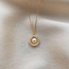 Pearl Shell Necklace, 14K Solid Gold Pendant, Sterling Silver Necklace, Summer Necklace, Oyster Necklace, Sea Lover Gift, Birthday Gift.  FEATURES * Materials (Selectable): Solid Gold (no gold filled or gold plated material) or 925 Sterling Silver (Gold Plated) * Carat: 14K (585 - Real Gold), 925K (Sterling Silver) * Package: Jewelry Box   SHIPPING AS FOLLOWS * Turkey 1-3 days * USA 2-4 days * Europe 1-3 days * Australia 2-6 days Gold Shell Necklace With Pearl Pendant As Gift, Shell-shaped Gold Pearl Necklace With Charm, Gold Oyster Necklace, Ocean-inspired Shell-shaped Necklace With Pearl Pendant, Ocean-inspired Gold Shell With Pearl Pendant, Oyster Necklace, Mangalsutra Design, Recycled Necklaces, Mangalsutra Designs