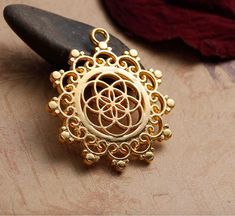 Lotus Flower Seeds, Flower Of Life Pattern, Sacred Geometric, Jewelry Design Drawing, Seed Of Life, Family Jewellery, Fantasy Jewelry, Flower Of Life, Flower Seeds