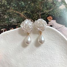 White Rose Earrings With Pearls Brand New Never Used White Rose Jewelry, White Rose Accessories, White Earrings Aesthetic, Silver Rose Earrings, White Rose Earrings, Wedding Rose Earrings, Earrings Aesthetic Gold, Jewellery Organization, Birthday Colors