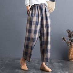 Casual Pants Style, Cotton Linen Pants, Pants Cotton, Cotton Bottoms, Plaid Fashion, Closet Fashion, Loose Pants, Plaid Pants, Women Vintage