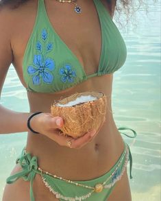 Food For Brunch Breakfast, Aestethic Bikinis Cute, Swimsuits For Brunettes, Florida Fashion Aesthetic, Swimsuits For Hawaii, Earthy Bathing Suits, Y2k Tankini Aesthetic, Earthy Swimsuit, Artsy Swimsuit