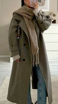 Light Outfits, Old Money Winter, Mantel Outfit, Winter Mode Outfits, Classy Winter Outfits, Winter 23, Cold Outfits, Autumn 2024, Winter Fits