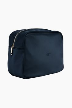 Elevate your organization with our Everything Bag in Oxford. This large pouch offers an interior pocket and a zipper closure, making it easy to access your essentials. It's a versatile accessory for staying stylishly organized. Functional Travel Bag With Zipper Pouch, On-the-go Pouch Travel Bag With Zipper Pocket, Versatile Pouch Travel Bag For On-the-go, Versatile Travel Pouch Bag, Versatile On-the-go Pouch Travel Bag, Functional Cosmetic Bag With Zipper, Functional Cosmetic Bag With Removable Pouch For On-the-go, Functional On-the-go Pouch With Luggage Sleeve, On-the-go Travel Bag With Zipper Closure