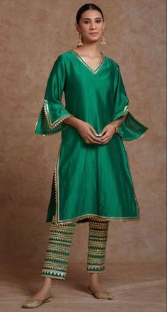 Suit For Women Indian, Suits For Women Indian, Suit Neck Designs, डिजाइनर कपड़े, Chanderi Silk Suits, Salwar Kameez Pakistani, Silk Kurti Designs, Indian Designer Suits, Simple Kurta Designs