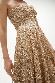 Sequin All Over Bandeau Dress Gold Strapless Sequin Dress, Sequin Dress Outfit, Classy Short Dresses, Hoco Dresses Tight, Shimmery Dress, India Dress, Sequin Bridesmaid Dresses, Dress Party Night, Gold Sequin Dress