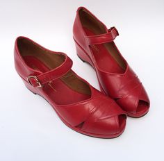 A 1940’s style wedge with a closed back and Mary Jane style arch strap.  Leather uppers with leather soles 2” wedge heel with a ½” platform Sizing The Lindy comes in U.S. Women's whole sizes, 5-11.  It runs true to size. Please consider the measurements of the Lindy footbed length to determine your correct size. To mea T Strap Shoes Vintage, 80s Shoes Women Retro, Sockhop Shoes, Wedge Dress Shoes Women, Vintage Shoe Pattern, Vintage Shoes Women Lightinthebox, 1920s T Strap Shoes, Retro Inspired Shoes, 1930 Womens Shoes