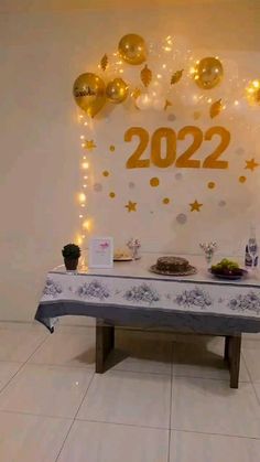 a table is set up with balloons and decorations for a new year's eve party