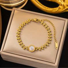 New Top Quality Adjustable 18k Gold Stainless Steel Non Tarnish Bracelet. Gold Stainless Steel Bracelet With Oyster Clasp, Yellow Gold Stainless Steel Bracelets, Elegant Yellow Gold Stainless Steel Bracelets, Elegant Yellow Gold Stainless Steel Bracelet, Elegant Gold Plated Bracelet For Gift, Elegant Gold Plated Charm Bracelet For Gifts, Elegant Stainless Steel Tarnish-resistant Bracelet, Tarnish-resistant Stainless Steel Gold Bracelet, Gold Metal Pearl Bracelet With Jubilee Design