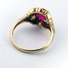 Vintage 14 K (.585) yellow gold ring, having ornate front with a round cut synthetic Ruby centerpiece. This gorgeous ring is a size 6 1/2 and weighs 3.4 grams. Eb8990