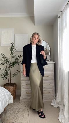 "12 Chic Ways to Rock Satin Skirt Outfits for Any Occasion" - Magic of Clothes Silk Slip Skirt Outfit, Satin Skirt Outfit Fall, Midi Satin Skirt Outfit, Green Satin Skirt Outfit, Blazer And Skirt Outfits, Maxi Skirt Work, Slip Skirt Outfit, Work Skirt Outfit, Skirt Outfit Inspiration