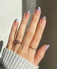 nail arts 💅 Party Nail Design, Classic Nail Art, Glitter Tips, New Years Eve Nails, Snowflake Nail Art, December Nails, Festive Nail Art, Holiday Nail Designs, Christmas Nails Easy