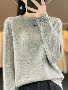 Beschreibung
Dieser O-Neck-Pullover besteht zu 100 % aus Wolle und verfügt über ein einfarbiges Muster und lange, normale Ärmel, was ihn zur perfekten Wahl für die lässige und dennoch gemütliche Kleidung für die Herbst- und Wintersaison macht.

Merkmale

Produktcode: 7317351235646

Material: 100 % Wolle
Muster: Fest
Kragen: O-Ausschnitt
Ärmellänge: Voller Ärmel
Ärmelstil: Normale Ärmel
Stil: Lässig
Jahreszeit: Herbst, Winter

Pflege



Die Handwäsche oder das Wollprogramm der Maschine nutzen.
Zu Winter Care, Traje Casual, Dress Jewelry, Sweater Sale, Winter Casual, Luxembourg, Latvia, Retro Outfits, Handmade Clothes