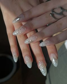 Grimes Nail Art, White Nail Designs Y2k, Silver White Nails Ideas, White Y2k Nails Almond, Silver Minimalist Nails, Silver And Clear Nails, White Nails Silver Design, White Star Nail Design, Pearl Silver Nails