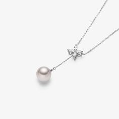 Add a touch of elegance with the LOVE GROWS COLLECTION Akoya Pearl 18K White Gold White Flower Pendant Necklace Material: 18K white gold, Akoya Pearl and diamond Akoya saltwater cultured pearl Size of pearl: around 8.5-9.0 mm Length of chain: around 46 cm (adjustable) Length of pendant chain: Adjustable 21 cm Weight of Diamonds: 4 diamond approx. 0.245 carats Handpicked of every pearl, only top 1% of pearls are selected Handcrafted Lifetime warranty Fine Jewelry Platinum Necklaces For Evening, Evening Fine Jewelry Platinum Necklaces, Evening Platinum Fine Jewelry Necklaces, Platinum Pendant Necklace For Evening, Evening Platinum Pendant Necklace, Diamond White Pendant Necklaces For Evening, White Gold Clavicle Chain Necklace For Evening, Evening White Gold Clavicle Chain Necklace, Timeless White Gold Necklace For Evening