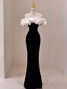 Istoria Modei, Fest Temaer, Dresses Christmas, Velvet Prom Dress, Removable Sleeves, 파티 드레스, Glamour Dress, Prom Dress Inspiration, Black Prom Dress