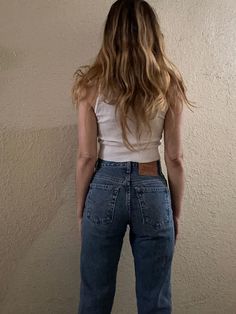 vintage Levi's are truly the best quality.  these feature a tapered leg with an easy to wear wash and zipper fly. in perfect condition  *Waist: 28in *Length:41in *Inseam: 31in *Label: 550 relaxed fit tapered fit 3 jr Levis 550 Jeans Outfit Women, Levis 550 Jeans Outfit, 70s Prairie Dress, Levis 550 Jeans, Jeans Outfit Women, Jeans Outfit Summer, Levis Vintage, Vintage Levis Jeans, Levi Jeans Women