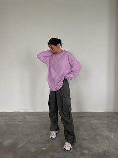 Oversized longsleeve  Fabric: 100% cotton  size: one / oversize  model height: 170cm Oversize Top Outfit, Oversize Long Sleeve Tshirt Outfit, Purple Long Sleeve Sweater For Streetwear, Oversized Basic Sweatshirt With Pockets, Long Sleeve Sweater With Pockets For Loungewear, Purple Long Sleeve Sweatshirt For Spring, Oversized Long Sleeve Sweater, Streetwear Long Sleeve Tops For Fall, Purple Relaxed Fit Long Sleeve Sweater