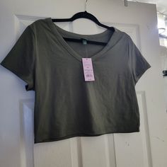 Cropped Tshirt. Fitted. V Neck. Dark Green. New With Tags. Target/Wild Fable. Size Xxl. Summer Cotton Cropped V-neck T-shirt, Casual V-neck Cropped T-shirt For Summer, Cropped Cotton V-neck T-shirt For Summer, Cotton V-neck Cropped T-shirt For Summer, Summer V-neck Cropped T-shirt, Trendy Cotton Cropped T-shirt V-neck, Trendy Cotton V-neck Cropped T-shirt, Casual Cropped V-neck T-shirt For Summer, Green Relaxed Fit Crop Top T-shirt