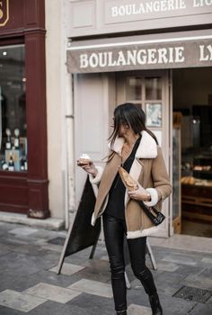 Moto Jacket Outfit, Cold Wear, Winter Coat Outfits, Skiing Outfit, Street Style Winter, Winter Jackets Women, Outfit Goals, Spring Summer Outfits, Fall Winter Outfits