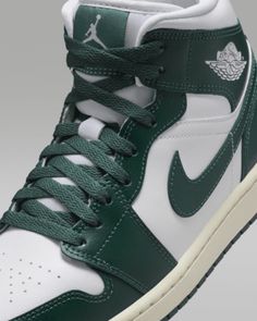 Jordan Verdes, Air Jordan 1 Green, Air Jordan Green, Jordans Green, Nike Jordan Air 1, Air Jordan 1 Mid Women, Md Dresses, Jordan 1 Green, Nike Jordans Women