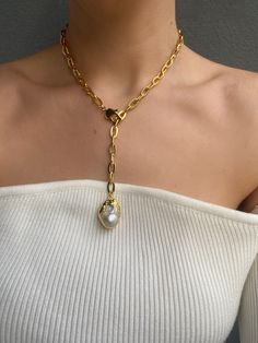 ✨ Want to add an elegant and unique piece of jewelry to your collection? Handmade with care and attention to detail, this necklace is crafted from brass and 22k gold-plated paperclip chain. The focal point of the necklace is the beautiful gold framed natural baroque pearl, which adds a touch of natural beauty to the piece. ✨ The charm of this unique real pearl pendant necklace is heightened by the baroque pearl's natural beauty and glittery reflections. Its golden brass base adds a touch of glam Luxury Handmade Necklace With Square Pendant, Luxury Baroque Necklace With High Luster, Luxury Baroque Necklace For Gift, Baroque Pearl Pendant Jewelry, Luxury Baroque Pearl Necklace With Adjustable Chain, Baroque Jewelry, Baroque Pearl Pendant, Jewelry Care Instructions, Green Jewelry