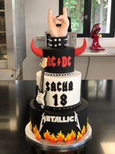 Rock And Roll Cake Ideas, Rock Birthday Cake, Rock And Roll Cake, Bolo Rock, Pastel Rock, Punk Cake, Rock Star Birthday