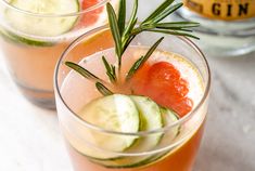 Grapefruit Gin Fizz Cocktail with Cucumber | Low-Carb Recipe | VEEG Gin Fizz Cocktail, Fizz Cocktail, Slim Down Drink, Gin Fizz, Belly Fat Drinks, Belly Fat Burner Drink, Diet Drinks, Fat Loss Drinks, Healthy Drinks Recipes