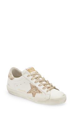 Preppy Shoes Women, Gold Golden Goose, Black Golden Goose, Golden Sneakers, Dr Shoes, Preppy Shoes, Top Sneakers Women, Paris Mode, Sneakers Looks