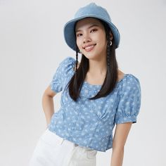 Chic Summer Style Step into summer with style in our Summer Floral Denim Crop Top, a must-have for those who cherish unique fashion. The charming floral pattern blended with a vibrant blue hue makes this top a striking addition to any wardrobe. Designed for the trendy young woman aged 18-24, this piece combines comfort with casual elegance. Product Features Fabric: 100% Cotton denim that ensures breathability and comfort. Fit: Slim fit design to accentuate your silhouette. Sleeves: Short puff sl Ruffled Crop Top, Chic Summer Style, Denim Crop Top, Floral Denim, Summer Floral, Layered Look, Casual Elegance, Crop Top, Summer Wear