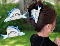 Dive into fun fashion with this adorable shark hair clip! Whether you're heading to the beach, a party, or just out for a day of fun the sturdy clip ensures your hair stays in place. This shark clip is a must-have accessory for anyone who loves unique and quirky styles! 🦈✨ Width: 10.4 cm (4.09 inches) Height: 4.3 cm (1.69 inches) Adorable Shark, Shark Hair, Claw Clip Hair, Shark Clip, Shark Lover, Y2k Accessories, Whale Shark, Clip Hair, Fun Fashion