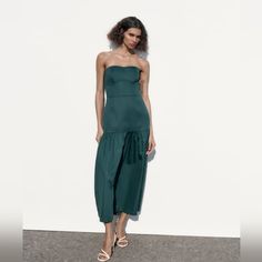 Nwt In Xl Chic Green Strapless Midi Dress, Chic Green Knee-length Strapless Dress, Summer Strapless Midi Evening Dress, Strapless Midi Dress For Spring Evening, Strapless Spring Evening Midi Dress, Chic Bandeau Cocktail Dress, Green Bandeau Dress For Spring, Summer Evening Green Strapless Dress, Chic Bandeau Midi Dress