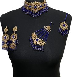 bridal jewellery set. Set includes- Necklace  Earrings  Jhumar  Tikka Jhumar Tikka, Bridal Jewelry Pakistani, Bridal Jewellry, Traditional Wedding Jewellery, Pakistani Jewellery, Bridal Jewelry Sets Brides, Indian Bridal Jewelry, Jewelry Royal, Pakistani Bridal Jewelry