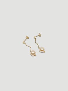 DESCRIPTIONAs a part of our Pearl Collection, these earrings pay homage to a timeless and classic adornment, the pearl. These 14k yellow gold drop earrings feature cultured, freshwater pearls and a sparkly chain that is guaranteed to glisten when it hits the light. Polish off your evening look with these fun and dangly earrings, which pair perfectly with The Hanging Pearl Huggies + The Pearl Studs. DETAILS - 14k gold and freshwater pearls- full earring length: 40mm Pearl Huggies, 14k Yellow Gold Drop Earrings, Yellow Gold Drop Earrings, Chain Drop Earrings, Geometric Heart, Linking Rings, Pearl Collection, Dangly Earrings, Chain Anklet