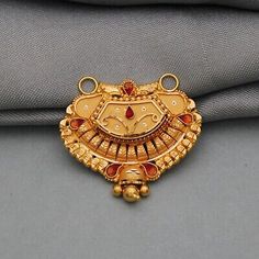 Fusion Style Yellow Gold Jewelry For Puja, 22k Gold Temple Jewelry Round Pendant, Square Mangalsutra Pendant Gold, Elegant Festival Locket Jewelry, Elegant Locket Jewelry For Festivals, 22k Gold Wedding Locket, Wedding 22k Gold Locket Jewelry, 22k Gold Locket For Wedding, 22k Gold Jewelry For Puja