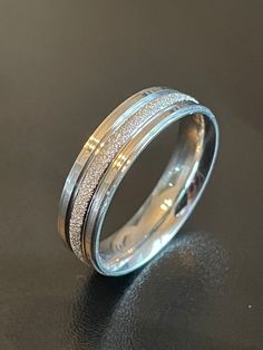 a wedding band with two rows of glitter in the middle and one line on top