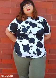 Casual Cow Print T-shirt For Summer, Casual Short Sleeve Cow Print Tops, White Cow Print Crew Neck T-shirt, Casual Cow Print Crew Neck Top, Casual Cotton T-shirt With Cow Print, White Casual T-shirt With Cow Print, Casual Spring Tops With Cow Print, Spring Casual Cow Print Tops, Casual Cow Print Tops For Spring