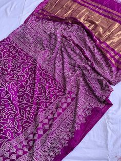 PREMIUM PRODUCTS Fabric :~ silk Blouse :~ Running Awesome Heavy Saree With Women's Designer Soft Silk Block Print Bandhani Saree  With Traditonal Handcrafted  Hand Bandhej Block Print Kacchi Silk  Saree Work :~Block Print  Bandhej Best Rate & Best Quality Always Only Dry Clean Heavy Saree, South Indian Silk Saree, Saree Bandhani, Hand Beaded Embroidery, Saree Embroidery Design, Indian Silk Sarees, Bandhani Saree, Silk Sarees Online, Saree Collection