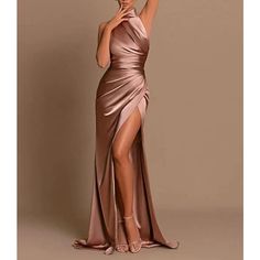 Mauve Prom Dress, Wedding Dress Halter Neck, Red Green Dress, High Split Dress, Bridesmaid Dresses Satin, Green Wedding Dresses, Halter Wedding Dress, Sleeveless Bridesmaid Dresses, Dress With Pleats