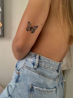 Tatuaje de mariposa 🦋 Butterfly Tattoos On Arm, Tato Minimal, Unique Small Tattoo, Butterfly Tattoos For Women, Writing Tattoos, Petite Tattoos, Small Hand Tattoos, Cute Tattoos For Women, Classy Tattoos