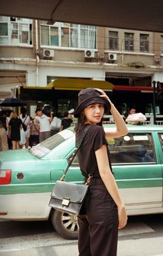 Hongkong Outfit Ideas, Taiwan Outfit Travel, Outfit Hongkong, Bangkok Street Style, Summer Outfits Japan, Hongkong Ootd, Hong Kong Street Fashion, Taiwan Outfit