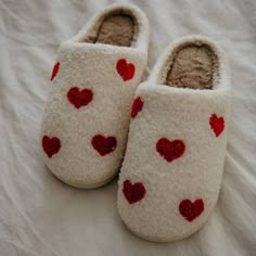 Heart Slippers, Faux Fur Top, Fur Top, Slide Slippers, Winter Slippers, Slippers Pattern, Fuzzy Slippers, Red Hearts, Round Toe Heels