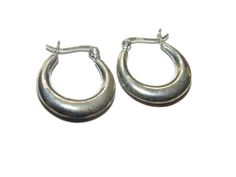 Link to store: https://www.etsy.com/shop/VintageJewelryEden Type: Vintage Estate Latch Earrings / Hoops / Hoop / Pierced earrings, SOLD SEPARATELY, pick up from the drop menu Metal: Sterling Silver Metal Purity: .925 Diameter: Varies, see pictures Defects/Additional info: no defects, pierced, tested for sterling Theme: Square tips Tube Latch Hoop Hoops Pierced Earrings Condition: Very Good Condition, Ready To Wear, Vintage SHIPPING WORLDWIDE Vintage Hoop Jewelry For Anniversary, Everyday Vintage Round Earrings, Vintage Pierced Hoop Earrings For Anniversary, Classic Hoop Earrings Stamped 925 For Anniversary, Classic 925 Stamped Hoop Earrings For Anniversary, Vintage Pierced Jewelry For Everyday, Vintage Small Hoop Jewelry Gift, Vintage Everyday Pierced Jewelry, Vintage Everyday Jewelry