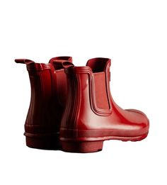 Rainy day? No problem! The cutest and most comfortable rainboots of the season.Handcrafted from natural rubber and vulcanised for superior protection before having the high gloss finish applied. Features an elasticated-gussets and has a nylon pull tab. Hunter Original tread pattern and comfortable 100% recycled polyester lining completes the design on this 100% waterproof boot. Red Waterproof Rain Boots, Waterproof Red Rain Boots, Casual Red Rain Boots For Rainy Weather, Casual Red Rain Boots, Red Rain Boots, Hunter Shoes, Hunter Rain Boots, Women Hunters, Winter Sneakers