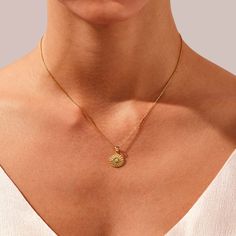 Ward off negativity and embrace style with our Evil Eye Coin Necklace in opulent 14k Solid Gold. Meticulously crafted, this captivating piece features a delicate gold chain and a unique coin pendant adorned with the protective symbol of the evil eye. FEATURES • Made to Order • Height: 11.50 mm • Width: 11.50 mm • Gold Kt: 14k Solid Gold, 18k Solid Gold • Available Gemstones: Diamond, Moissanite • Gemstone Cut: Round • Diamond Color - Clarity: G Color - SI1 Clarity • Number of Stones and Size: 1 Evil Eye Symbol, Eye Symbol, Moissanite Pendant, Medallion Necklace, Medallion Design, Coin Necklace, Coin Pendant, Diamond Color, Necklace Sizes