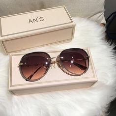 Brand Name: WHO CUTIEGender: WOMENStyle: HeartDepartment Name: AdultFrame Material: ALLOYCertification: CELenses Optical Attribute: GradientLenses Optical Attribute: UV400Lens Height: 55MMLenses Material: PolycarbonateModel Number: S316 Aviation eyewearLens Width: 61MM Diamond Sunglasses, Aviators Women, Sunglasses Uv Protection, Pilot Sunglasses, Aviator Style, Retro Sunglasses, Sunglass Lenses, Womens Glasses, Colored Sunglasses